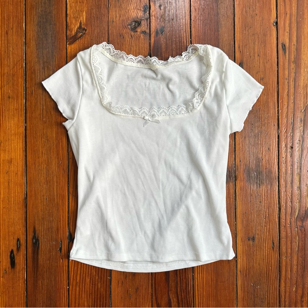 NWOT lace trim tiny bow cap sleeve ribbed baby tee in White Small